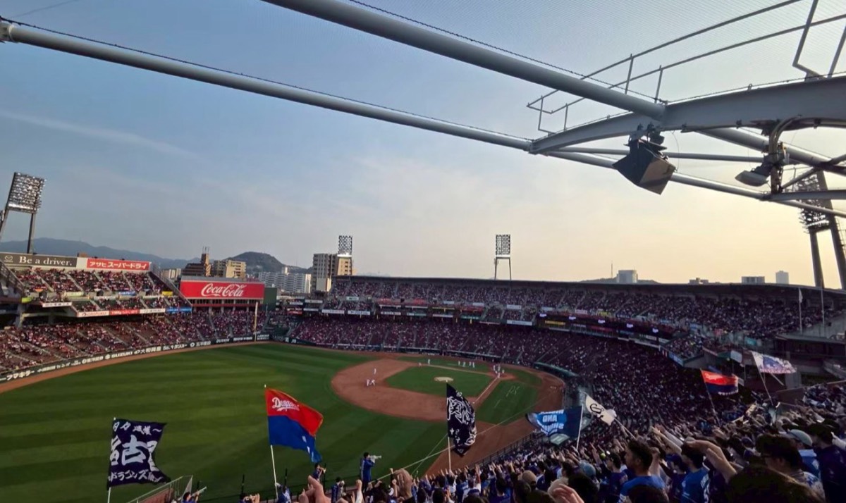 マツダスタジアムのビジター応援席から見たグラウンド